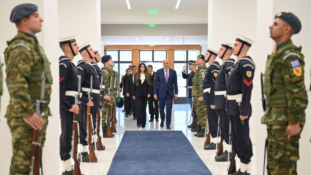 Στο υπ.  Εθνικής Άμυνας η Γκιλφόιλ - Την υποδέχθηκε ο Δένδιας