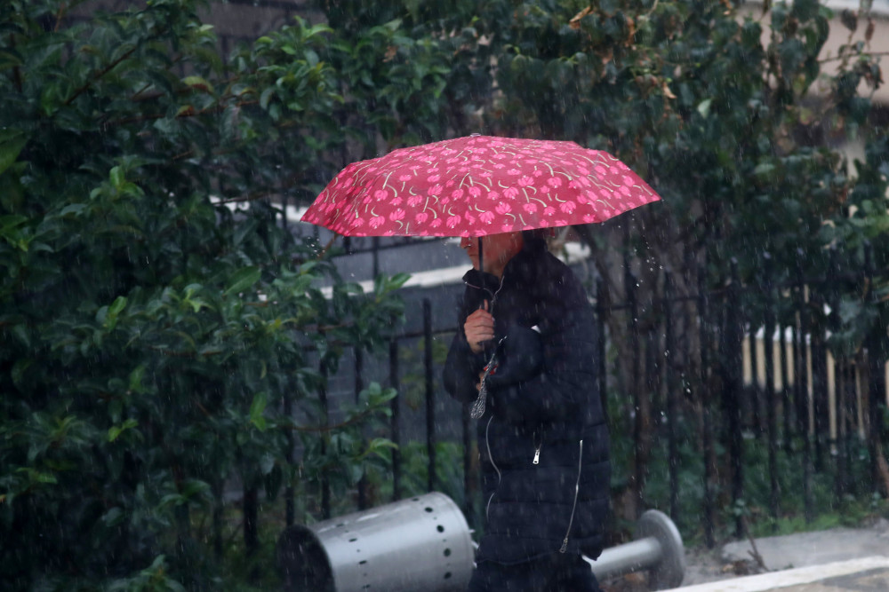 Καιρός: ισχυρές καταιγίδες στα δυτικά - Πορτοκαλί προειδοποίηση σε ισχύ από την ΕΜΥ