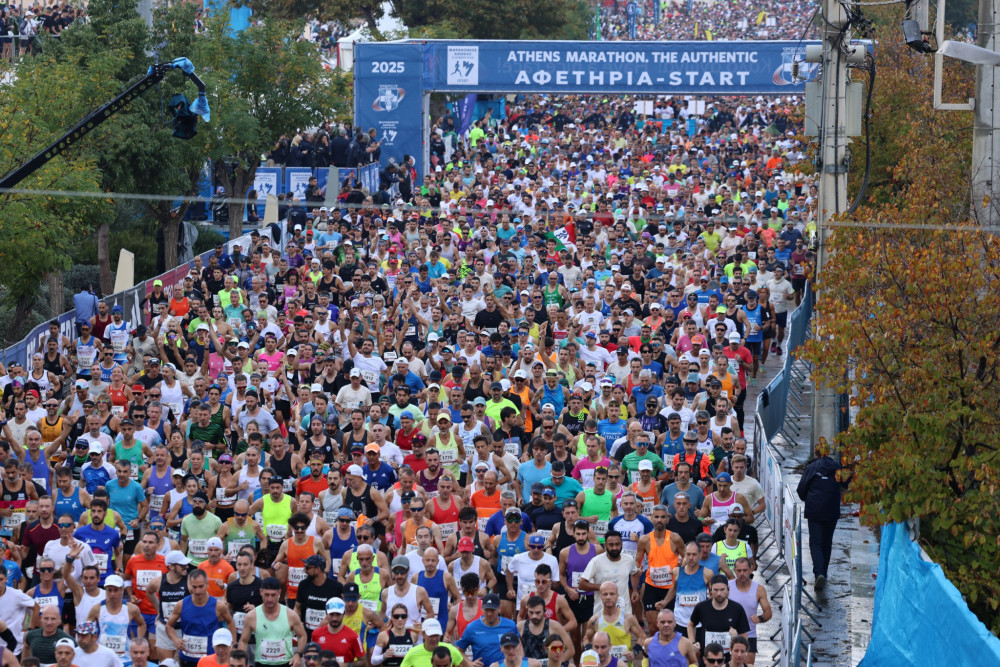 Σε εξέλιξη ο 42ος Μαραθώνιος της Αθήνας - Πάνω από 75.000 δρομείς από 126 χώρες (photos)