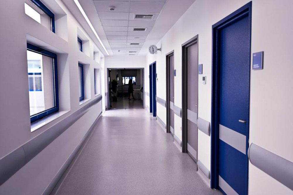 Κρίσιμη μάχη για το βρέφος που υπέστη σοβαρά εγκαύματα από καυτό λάδι στην Καρδίτσα