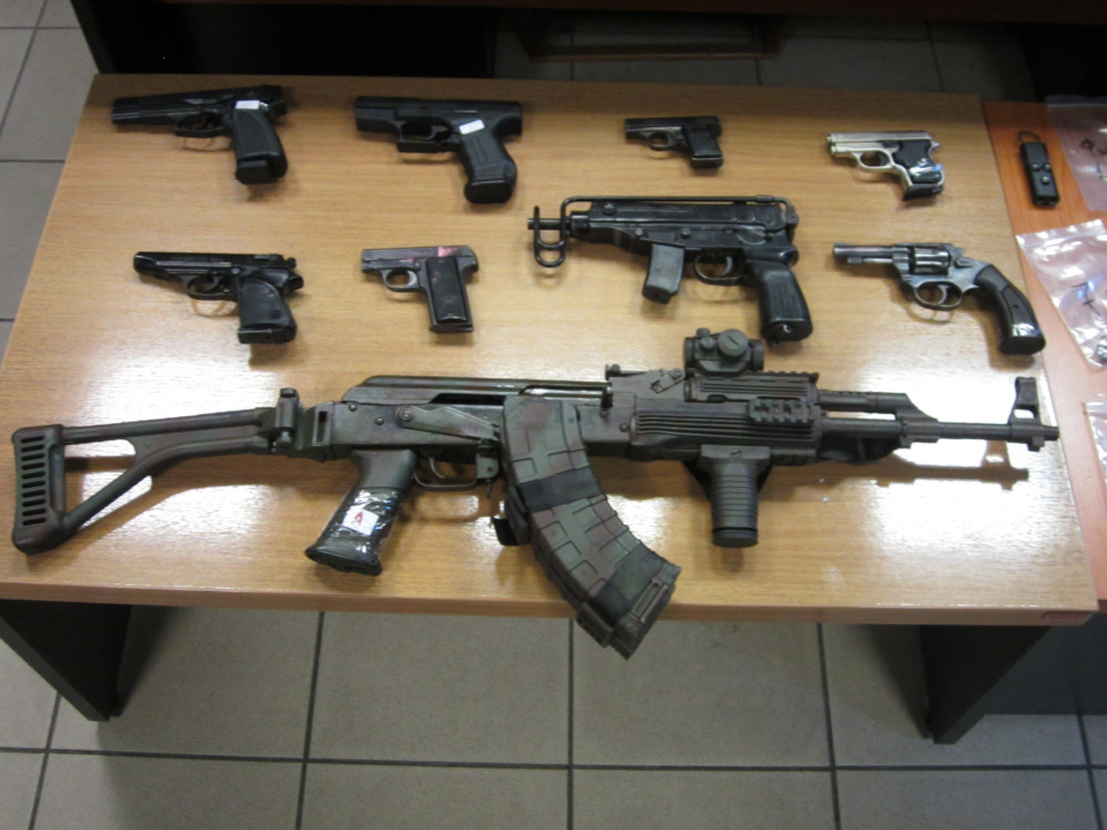 Τα όπλα δεν είναι παράδοση, είναι ντροπή