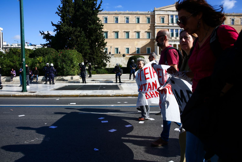 Άνοιξαν οι δρόμοι στο κέντρο της Αθήνας μετά τις δύο συγκεντρώσεις