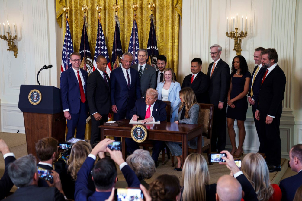 ΗΠΑ: από σήμερα επισήμως «υπουργείο Πολέμου» - Ο Πιτ Χέγκσεθ βίδωσε την πινακίδα