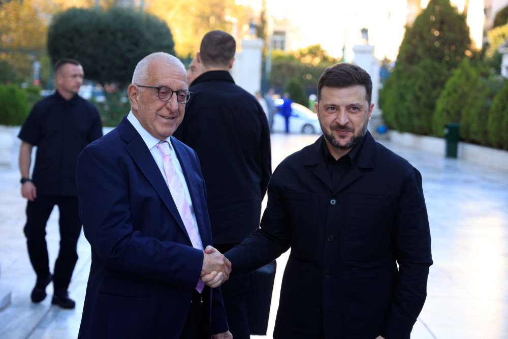 Κακλαμάνης προς Ζελένσκι: Όποιος παραβιάζει τους κανόνες του διεθνούς δικαίου, η Ελλάδα πάει απέναντι