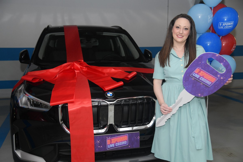 Η τυχερή που κέρδισε το αυτοκίνητο στον διαγωνισμό για τα 5 χρόνια του live casino του Pamestoixima.gr