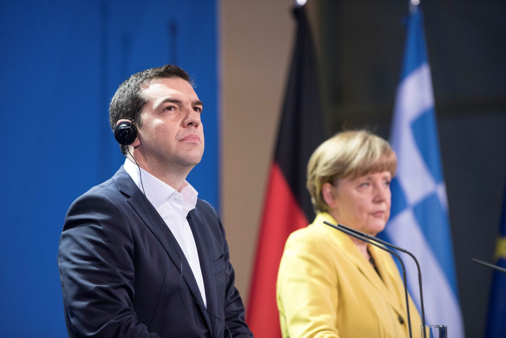 Η… άφωνη Μέρκελ και το δημοψήφισμα του Τσίπρα που έκλεισε τις τράπεζες