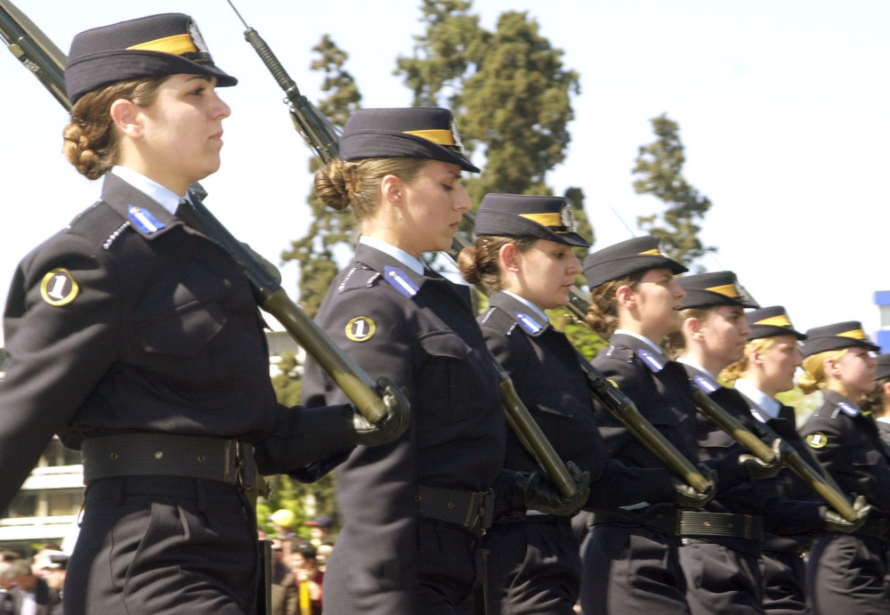 Ένοπλες Δυνάμεις: οι πρώτες γυναίκες έφεδροι αξιωματικοί στα «Ειδικά Προγράμματα Θητείας»