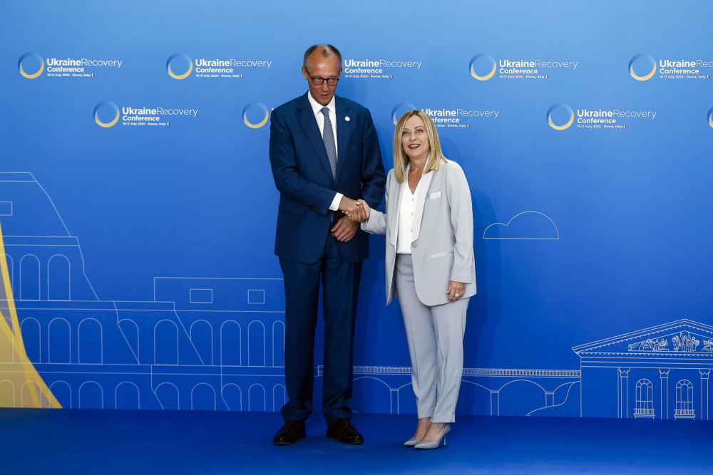 Τηλεφωνική επικοινωνία Μελόνι και Μερτς: στρατηγικές ασφάλειας και ειρήνη στην Ευρώπη