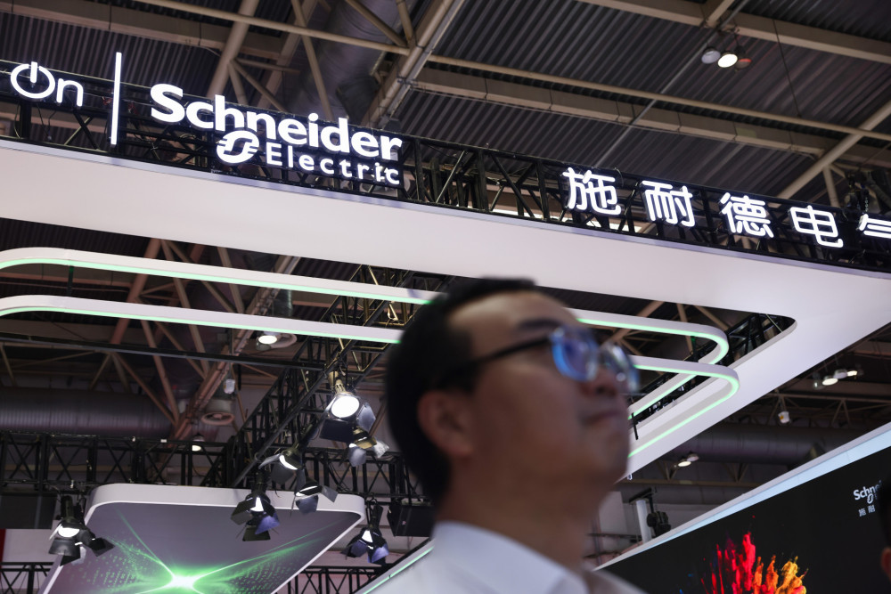 Η Schneider Electric λανσάρει τη νέα λύση, «Schneider Boost Pro» για αποθήκευση ενέργειας με μπαταρίες