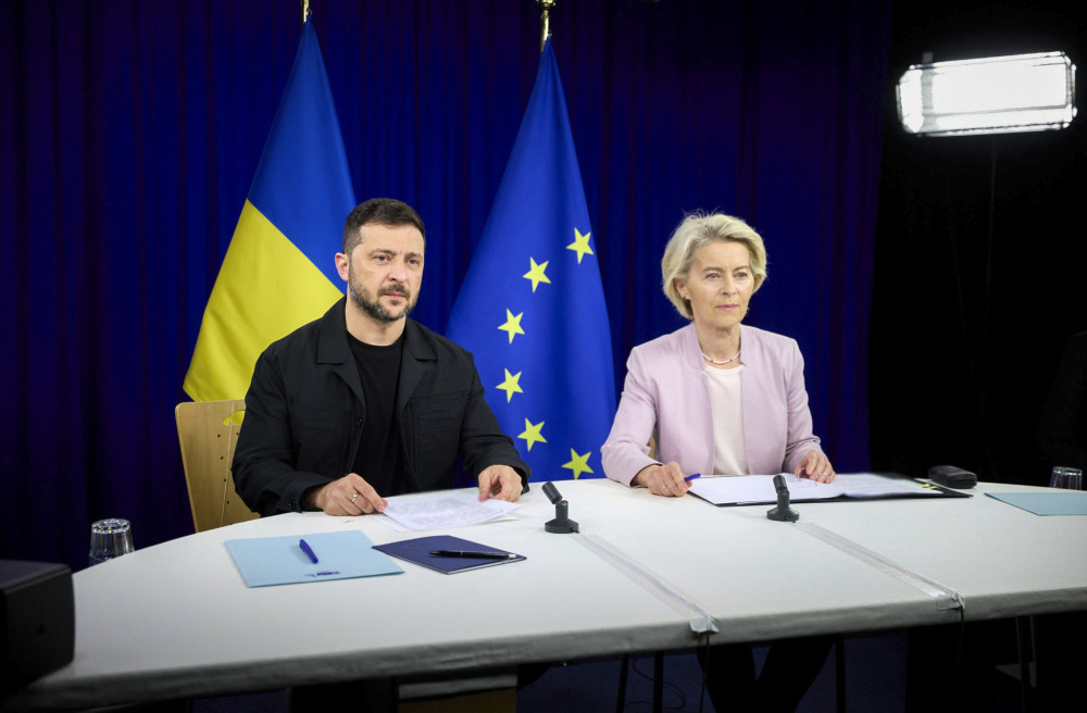 Κομισιόν: Οι τρεις δυνατές επιλογές χρηματοδότησης για την Ουκρανία