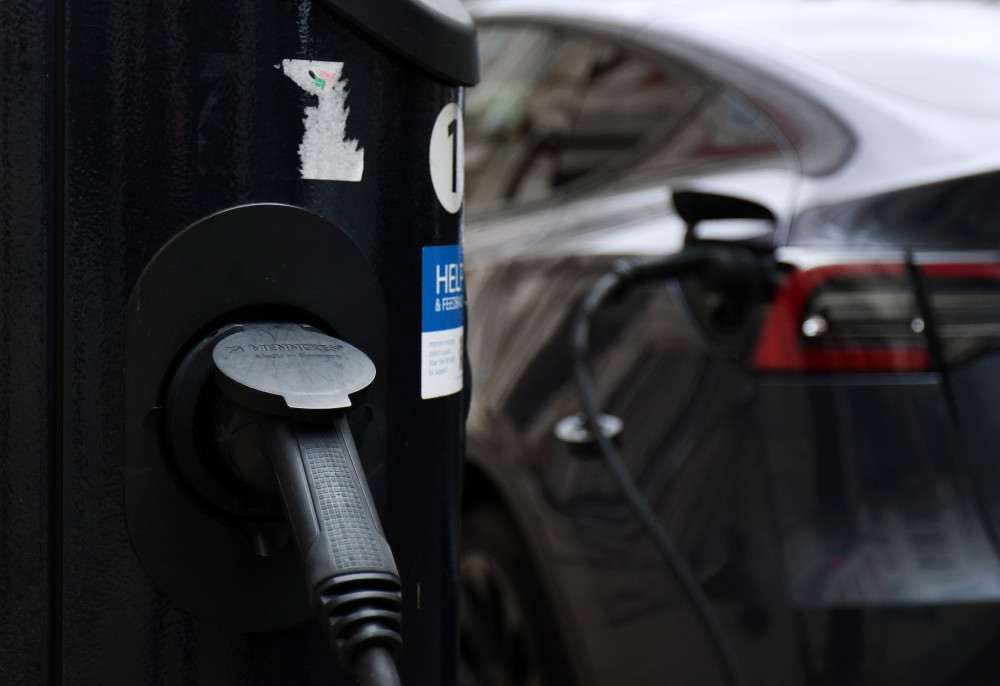 Ηλεκτροκίνηση: πώς οι αυτοκινητοβιομηχανίες επαναδιαπραγματεύονται με την ΕΕ τους όρους της μετάβασης