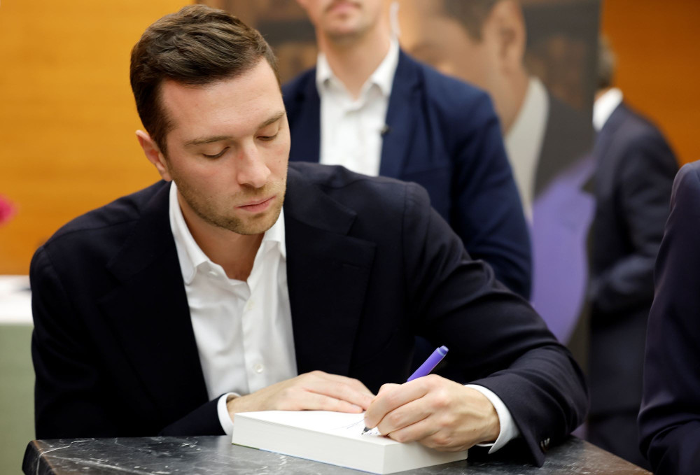 Τα αδιέξοδα της Γαλλίας ενισχύουν τον Ζορντάν Μπαρντελά