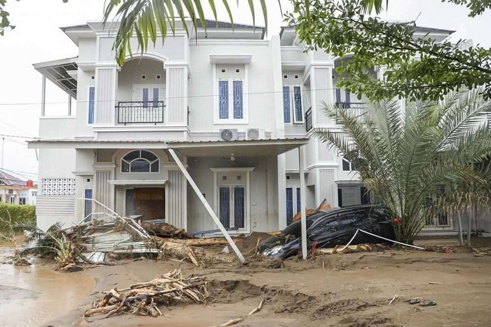 Φονικές πλημμύρες και κυκλώνας στην Ασία - Δεκάδες νεκροί στην Ταϊλάνδη και την Ινδονησία