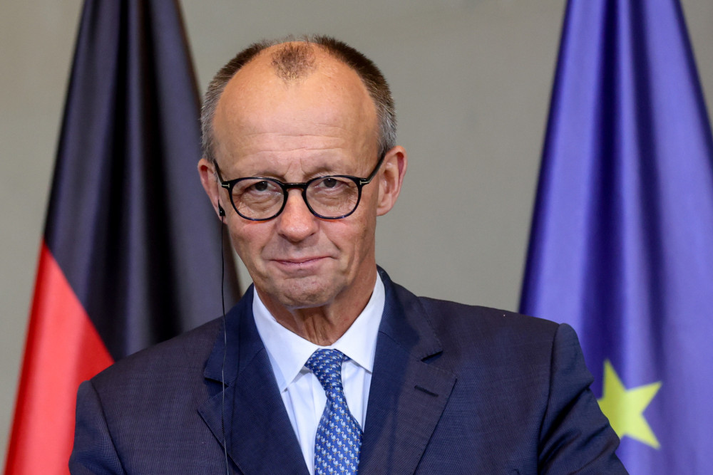 Ευρωπαϊκή αυτοκινητοβιομηχανία: Η παρέμβαση Μερτς που πιέζει την ΕΕ για αλλαγές