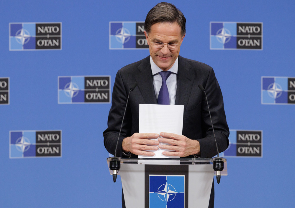 Μαρκ Ρούτε: Τα δύο τρίτα των μελών του ΝΑΤΟ έχουν δεσμευθεί για την προμήθεια όπλων στην Ουκρανία