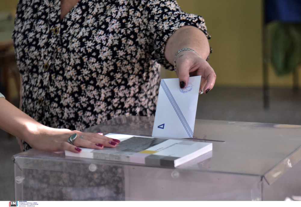 MRB: ισχυρό προβάδισμα ΝΔ, απόλυτη κυριαρχία Μητσοτάκη - Ώθηση από τις ενεργειακές συμφωνίες