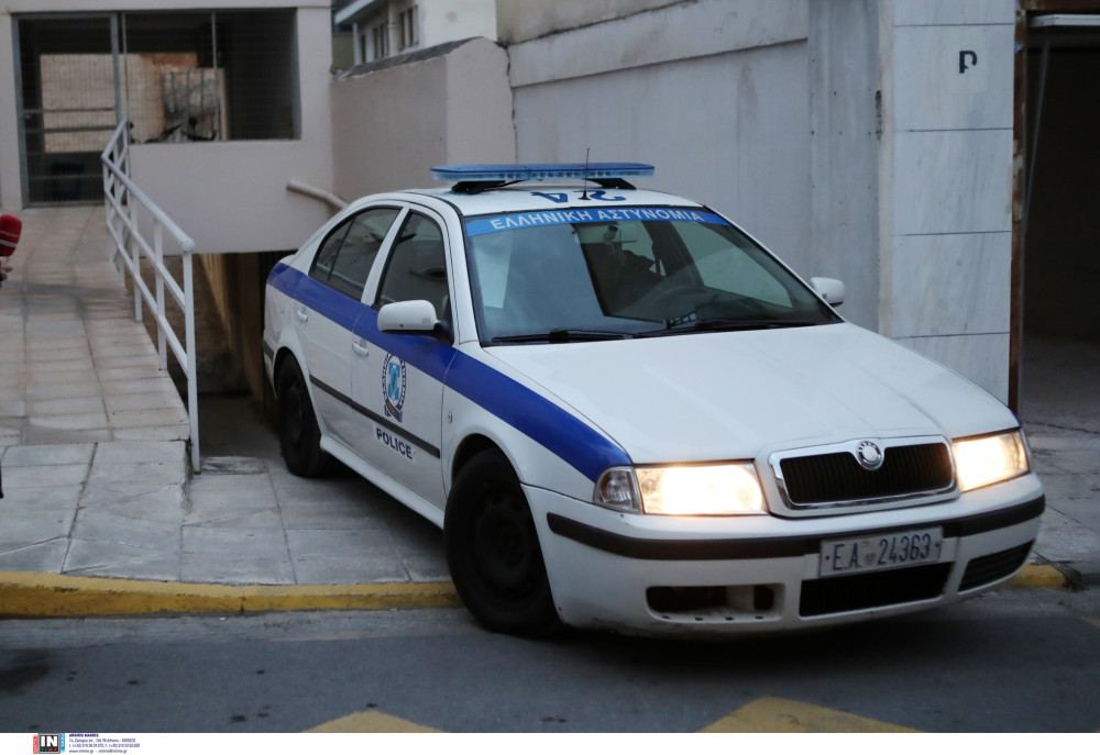 Απρόσμενο εύρημα στο ΑΤ Κυψέλης: υδραυλικός εντόπισε 9 όπλα μέσα στην αποχέτευση