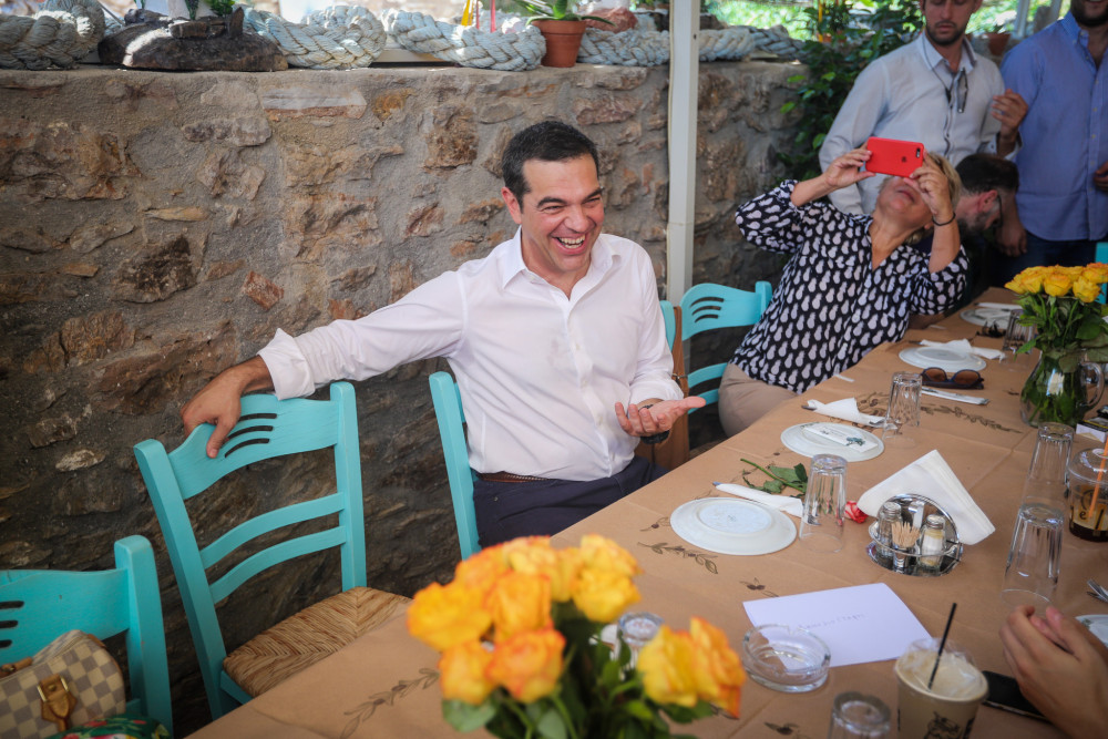 Ο… αστειάτορας Τσίπρας με νέα παραμύθια