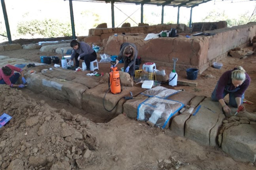 ΥΠΠΟ: αποκατάσταση και ανάδειξη του αρχαϊκού ναού του Απόλλωνα Οπλίτη, στην Καρδίτσα (photos)