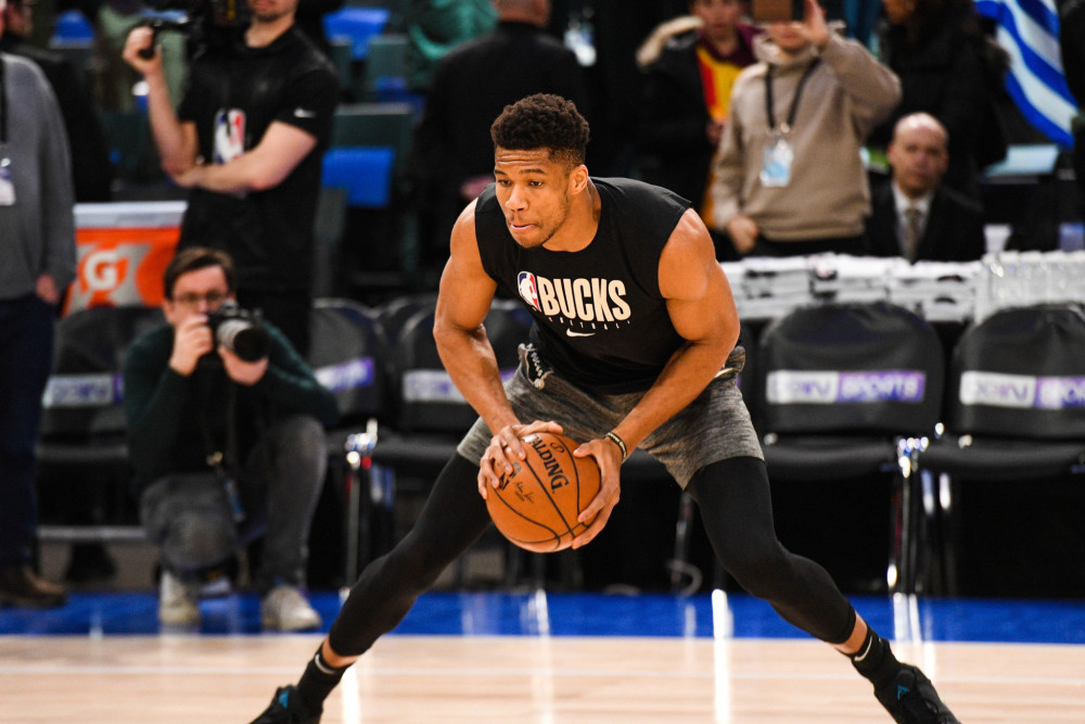 Αποχώρηση Γιάννη Αντετοκούνμπο λόγω τραυματισμού - Οι Μπακς σε επιφυλακή