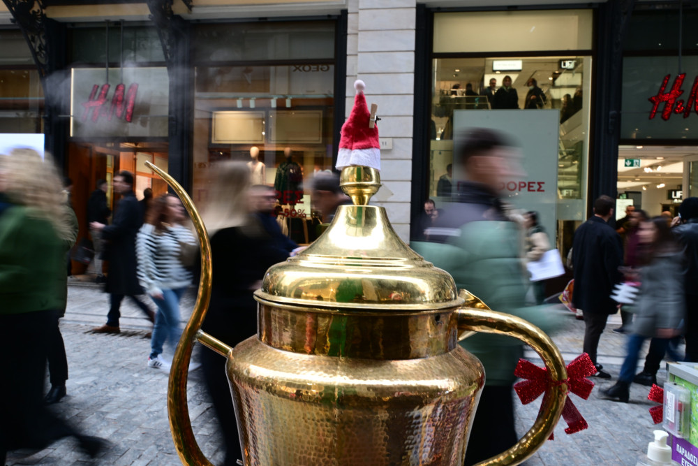 Εορταστικό ωράριο Χριστουγέννων 2025 - Η πρώτη Κυριακή με ανοιχτά τα καταστήματα