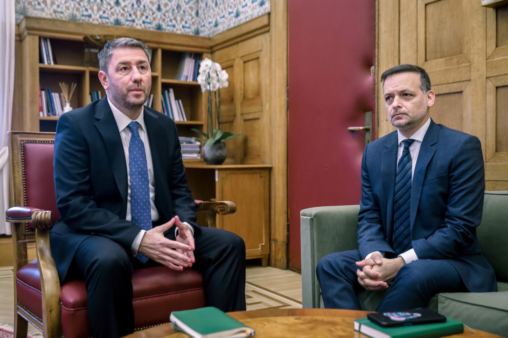 Στα δύο το ΠΑΣΟΚ: Ανδρουλάκης και Δούκας με διαφορετική στρατηγική απέναντι στον Τσίπρα