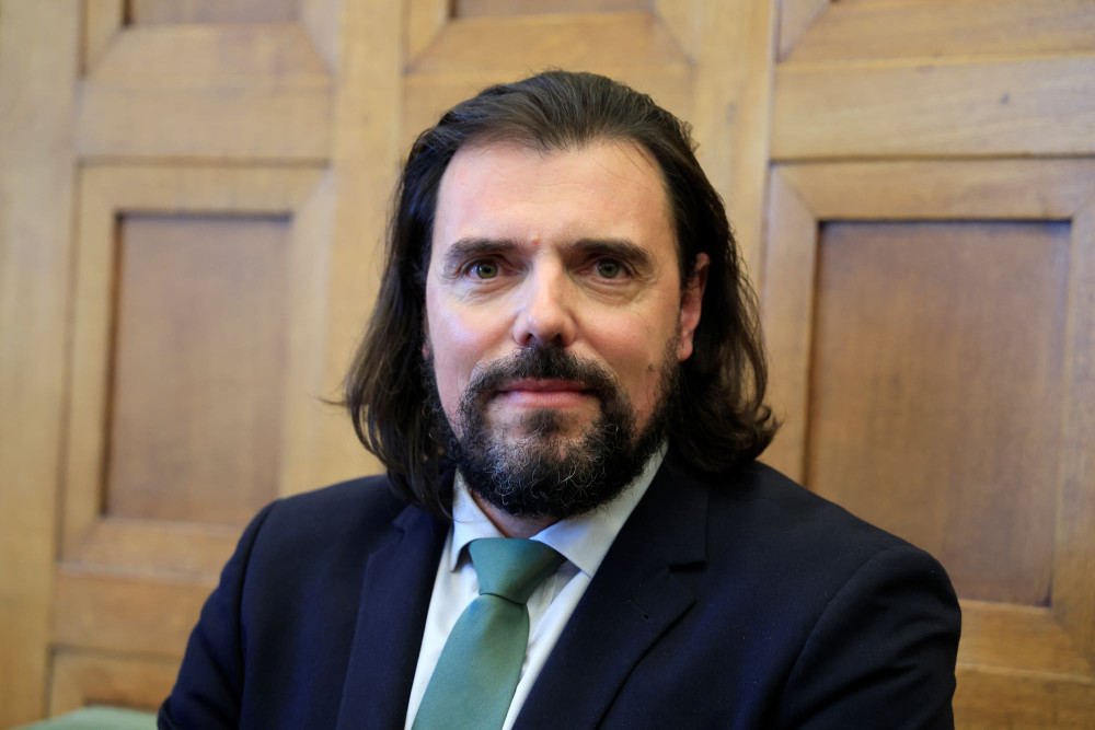 Ο Νίκος Ανδρουλάκης κυνηγά όσους βρίσκουν θετικά στην κυβέρνηση Μητσοτάκη: η περίπτωση του Πέτρου Παππά