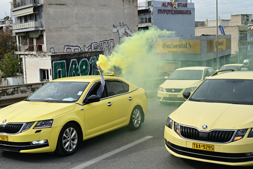 Ακινητοποιημένα τα ταξί σήμερα και αύριο λόγω απεργίας