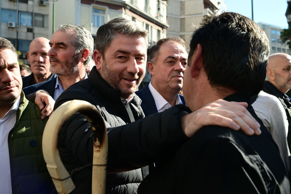 Στηρίζει το ΠΑΣΟΚ το κλείσιμο δρόμων και τελωνείων;