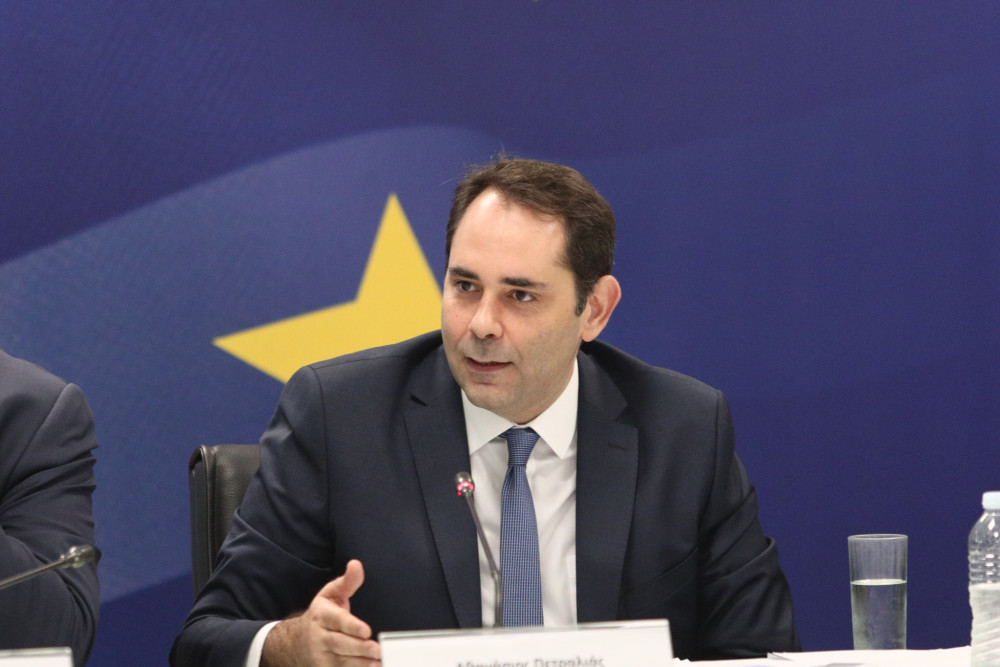 Πετραλιάς: Ο πιο «κοινωνικός» προϋπολογισμός της τελευταίας δεκαετίας - Δαπάνες 130 δισ. ευρώ το 2026