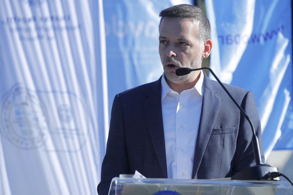 Ο Δούκας με επιχειρηματολογία νηπίου απαξιώνει τις ενεργειακές συμφωνίες της κυβέρνησης