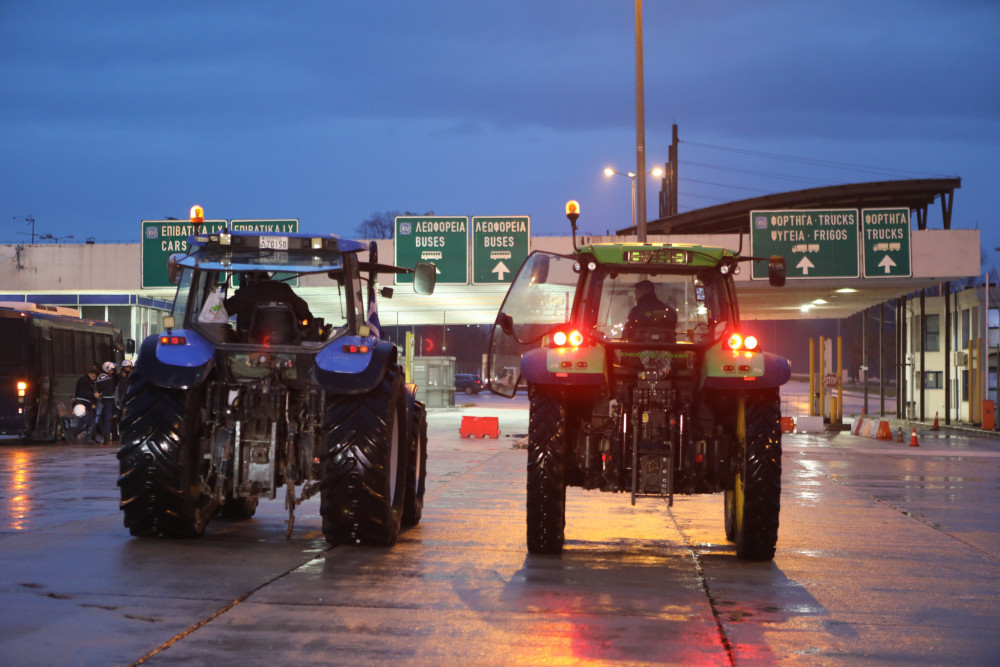 Αγροτικό: ο Μητσοτάκης ανακοινώνει 3,7 δισ. επιδοτήσεις - Σφοδρή αντιπαράθεση για μπλόκα και καθυστερήσεις