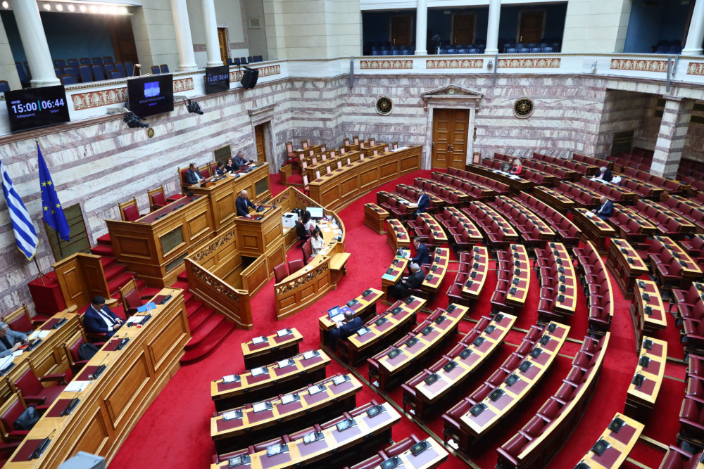 Βουλή: Εγκρίθηκε το νομοσχέδιο για τη δέσμευση και αποθήκευση CO₂ - Οι αντιδράσεις κομμάτων και φορέων