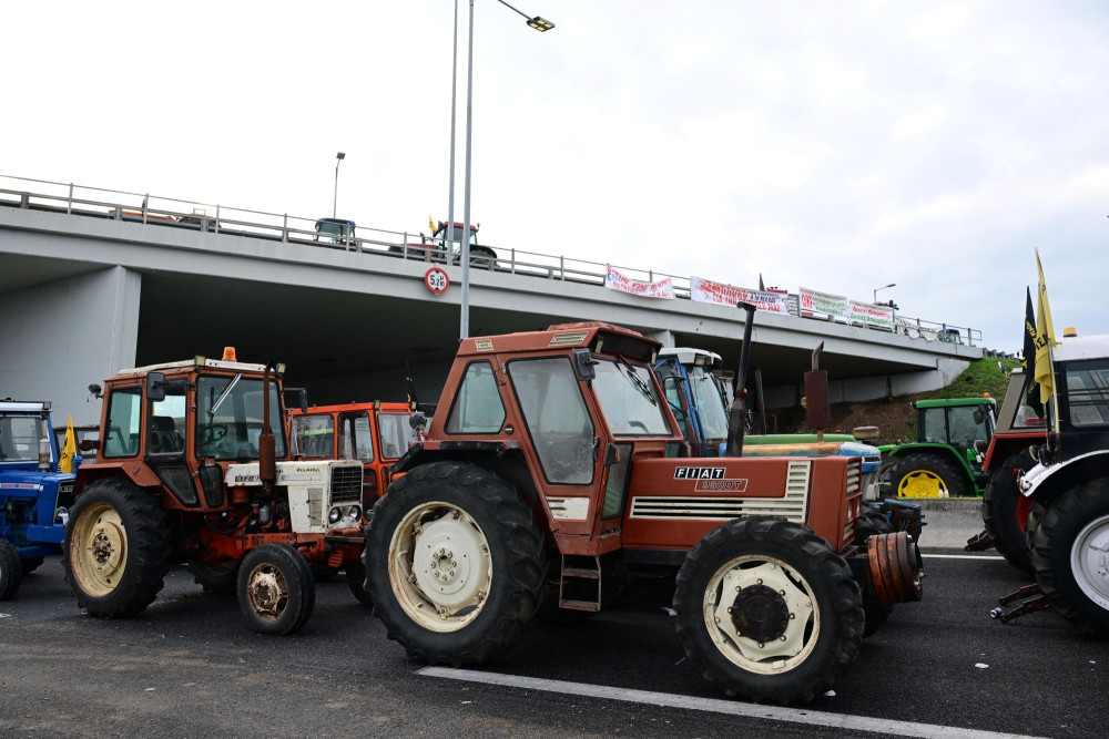 Αγρότες: πού υπάρχουν μπλόκα - Κλειστοί δρόμοι