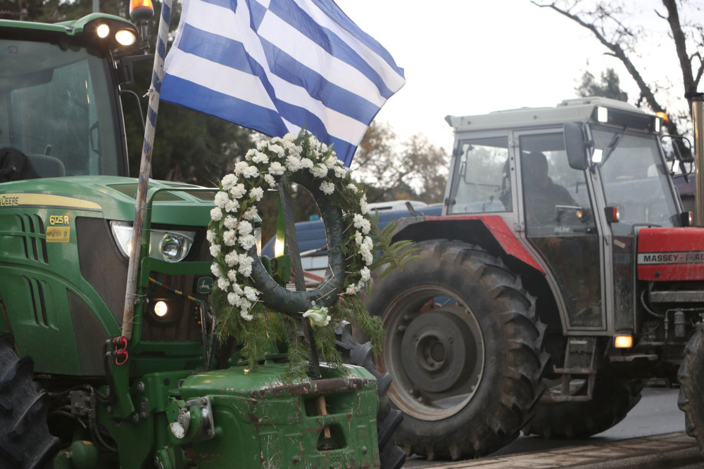 ΠΑΣΟΚ παντός καιρού: στα αγροτικά μπλόκα και στις καρότσες - Η Διαμαντοπούλου στη φουφού, ο Ανδρουλάκης στον κόσμο του