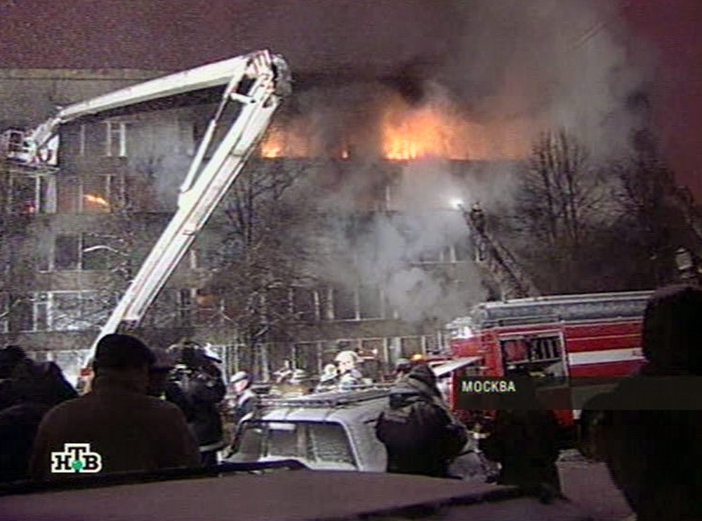 Τεράστια φωτιά σε μονάδα ηλεκτροπαραγωγής στη Μόσχα μετά από ουκρανική επίθεση (photos & video)