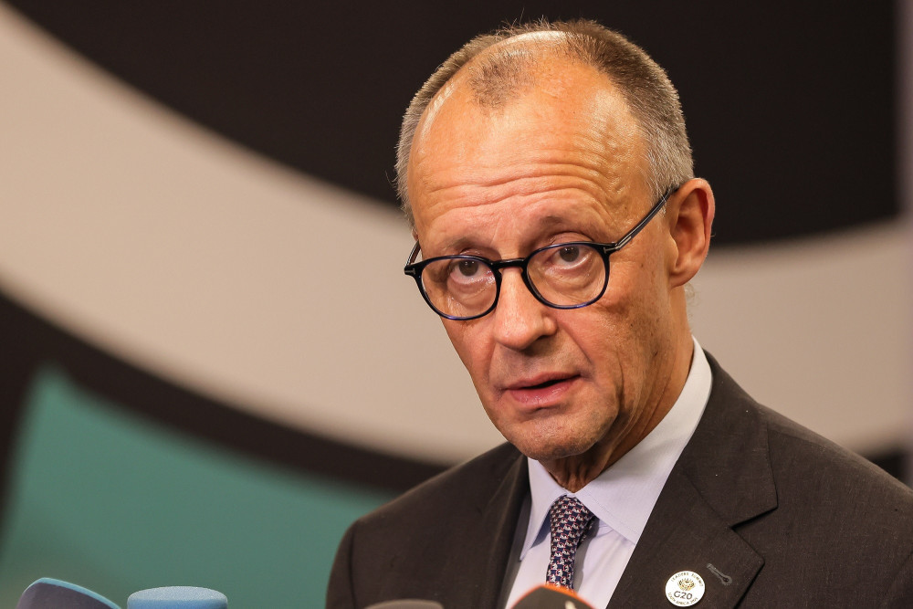 Φρίντριχ Μερτς: Τέσσερα χρόνια μετά «η Ρωσία του Πούτιν δεν κερδίζει αυτόν τον πόλεμο»