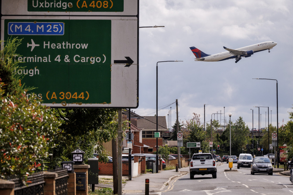 Χίθροου: έκλεισαν terminal, ένοπλοι αστυνομικοί στο σημείο - Δύο συλλήψεις  (video)