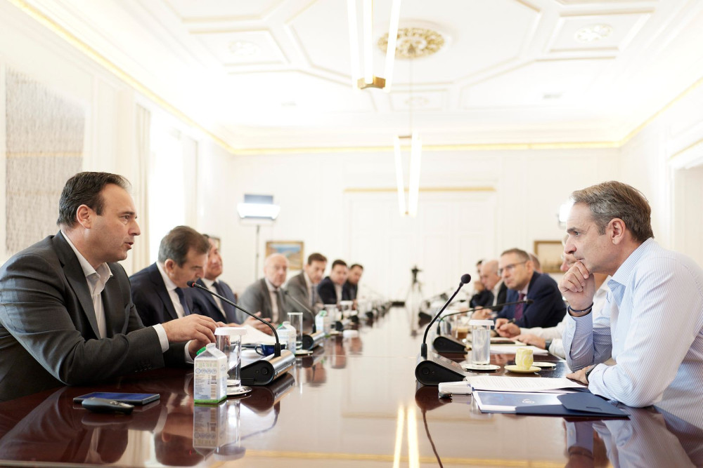 Τρία νέα εργαλεία για την προστασία ανηλίκων από αλκοόλ και καπνό - Τι αλλάζει (video)