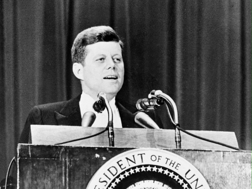 Σαν σήμερα η δολοφονία που γέμισε τον κόσμο ερωτήματα: η τελευταία διαδρομή του JFK