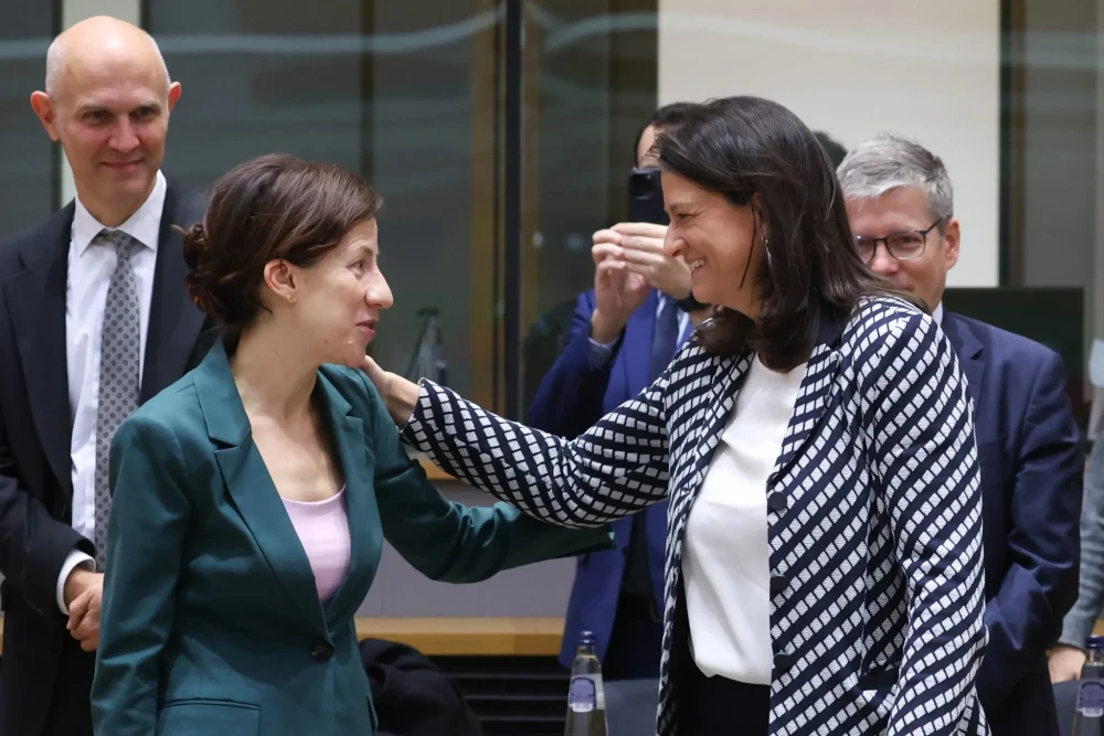 Κεραμέως: ενημερώνει την Ευρωπαϊκή Επιτροπή για την ιστορική συμφωνία για τις ΣΣΕ