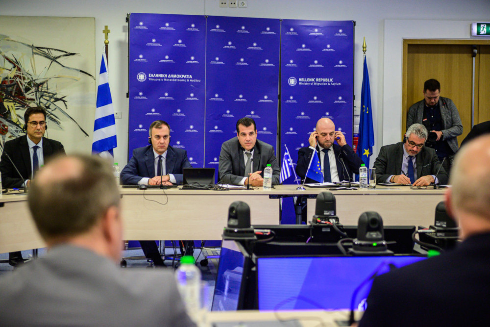 Πλεύρης στον πρωθυπουργό της Έσσης: Περιορίσαμε τις μεταναστευτικές ροές κατά 50%