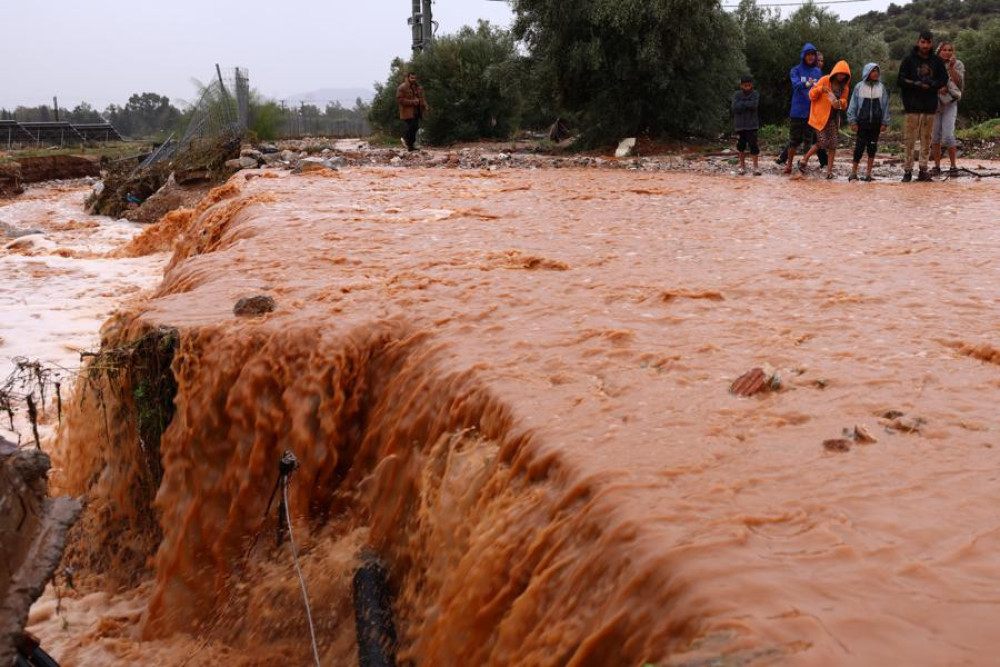 Ινδονησία: Πάνω από 900 νεκροί και 400 αγνοούμενοι από τις  πλημμύρες (video)