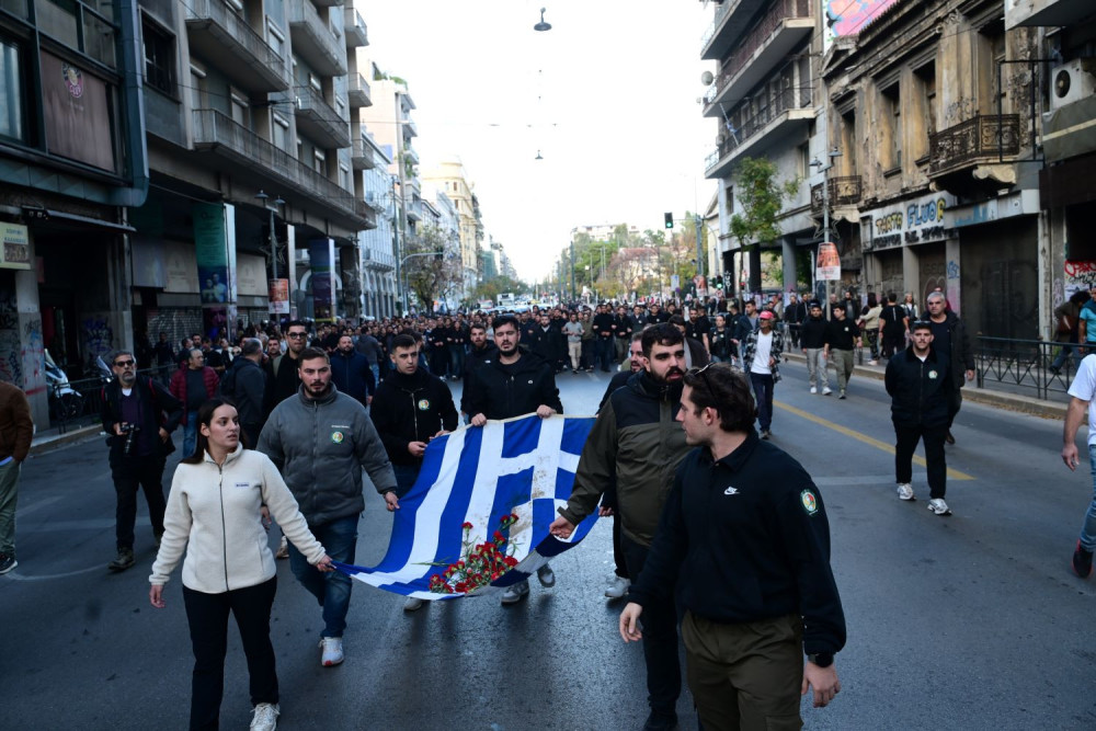 Κορυφώνονται οι εκδηλώσεις για το Πολυτεχνείο - Σε εξέλιξη η πορεία, φρούριο η Αθήνα