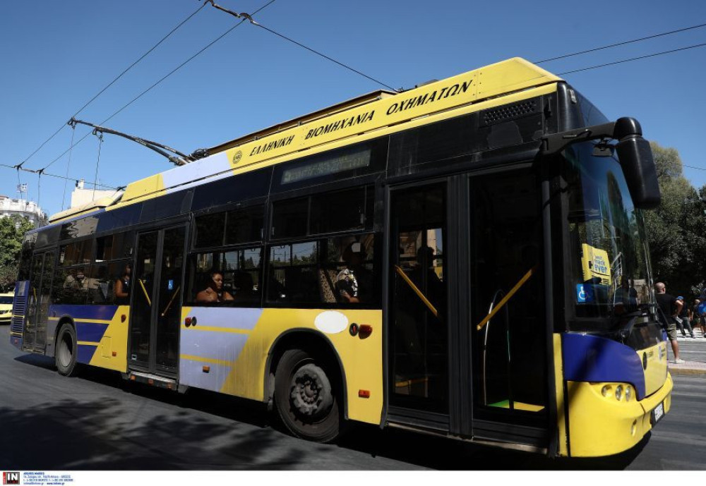 Τρόλεϊ: αρχίζει από σήμερα στον Πειραιά το «ξήλωμα» του εναέριου δικτύου – Στροφή στα ηλεκτρικά λεωφορεία