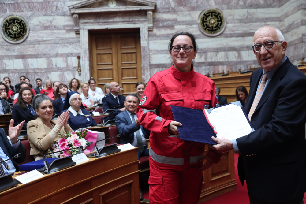 Τιμή στους εθελοντές αιμοδότες - Συγκινητική εκδήλωση στην Ολομέλεια της Βουλής (photos)