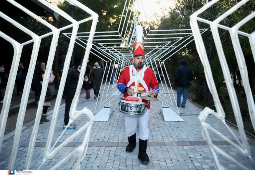 Δώρο Χριστουγέννων 2025: γιατί θα καταβληθεί νωρίτερα -Πώς να το υπολογίσετε