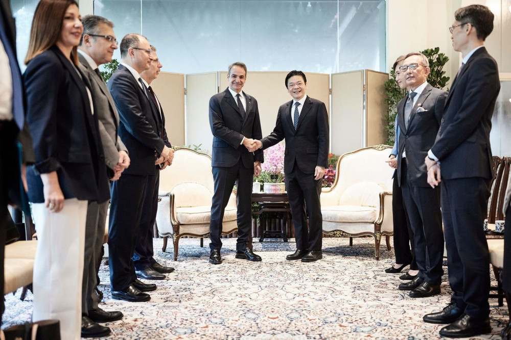 Τα εύσημα για την ελληνική οικονομία έλαβε ο Μητσοτάκης στη Σιγκαπούρη: μήνυμα ενίσχυσης των επενδύσεων