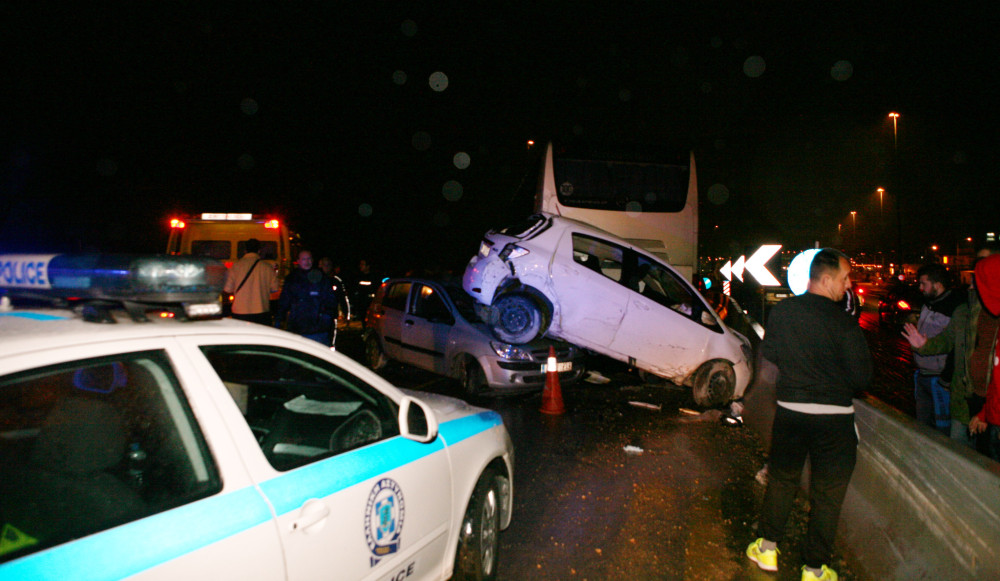 Λαμία: μεθυσμένος οδηγός χτύπησε 5 παρκαρισμένα αυτοκίνητα και τα εγκατέλειψε