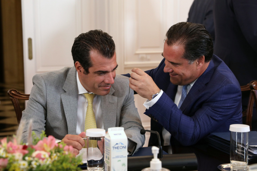 Η «ακροδεξιά» ως καραμέλα: πώς ο ΣΥΡΙΖΑ επιτίθεται σε Πλεύρη και Γεωργιάδη χωρίς πολιτικό λόγο